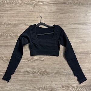 OQQ Black Long Sleeve Crop